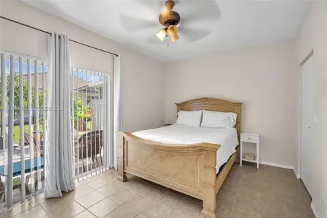 4266 SW 10th Place Deerfield Beach FL 33442