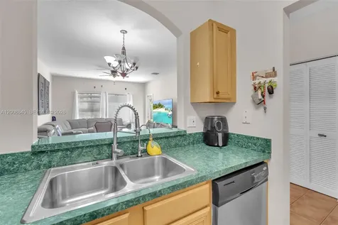 4266 SW 10th Place Deerfield Beach FL 33442