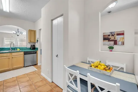 4266 SW 10th Place Deerfield Beach FL 33442