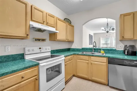 4266 SW 10th Place Deerfield Beach FL 33442