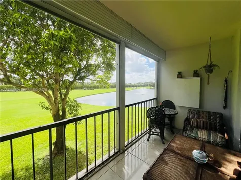9820 S Hollybrook Lake Drive Pembroke Pines FL 33025