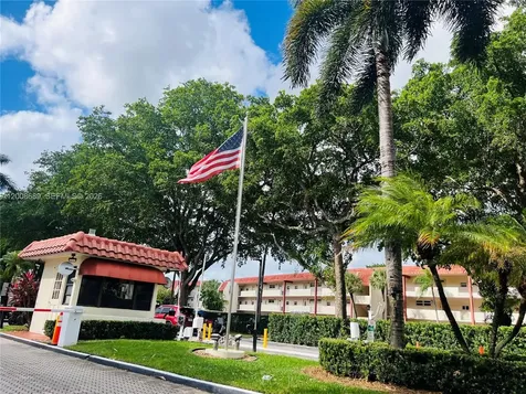 9820 S Hollybrook Lake Drive Pembroke Pines FL 33025