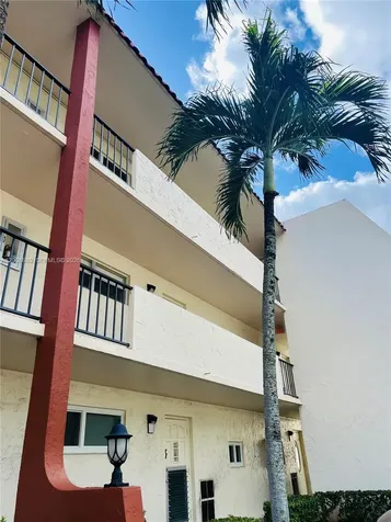 9820 S Hollybrook Lake Drive Pembroke Pines FL 33025