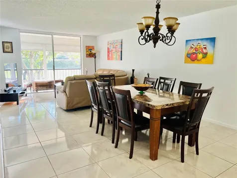 9820 S Hollybrook Lake Drive Pembroke Pines FL 33025