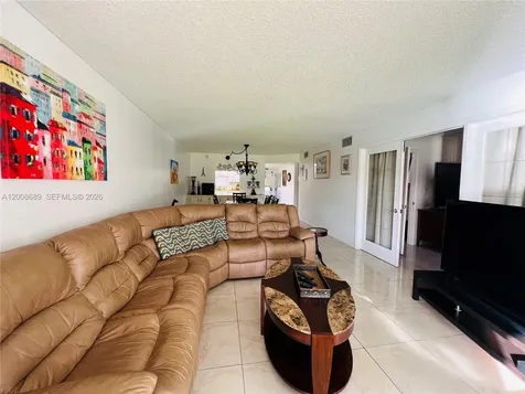 9820 S Hollybrook Lake Drive Pembroke Pines FL 33025