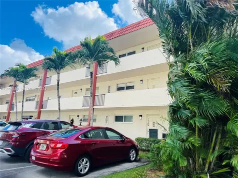 9820 S Hollybrook Lake Drive Pembroke Pines FL 33025
