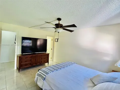 9820 S Hollybrook Lake Drive Pembroke Pines FL 33025