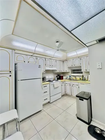 9820 S Hollybrook Lake Drive Pembroke Pines FL 33025