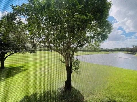 9820 S Hollybrook Lake Drive Pembroke Pines FL 33025