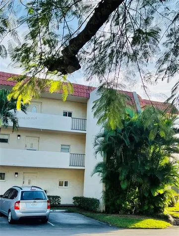 9820 S Hollybrook Lake Drive Pembroke Pines FL 33025