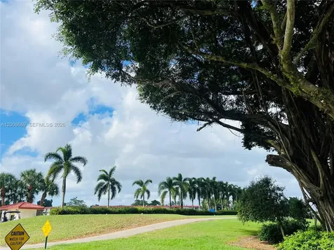 9820 S Hollybrook Lake Drive Pembroke Pines FL 33025