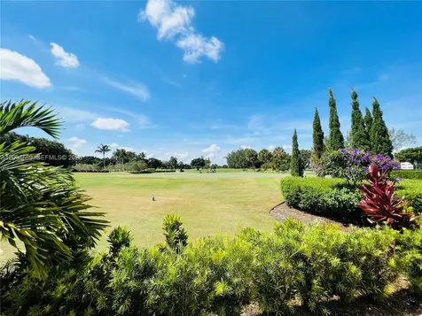 9820 S Hollybrook Lake Drive Pembroke Pines FL 33025