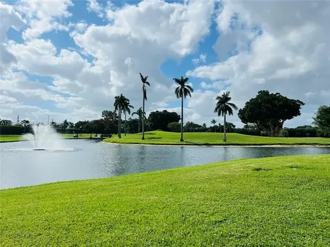 9820 S Hollybrook Lake Drive Pembroke Pines FL 33025