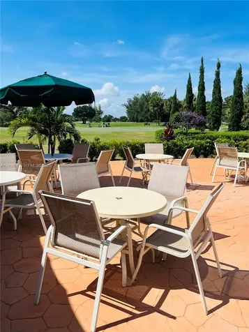 9820 S Hollybrook Lake Drive Pembroke Pines FL 33025