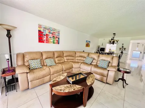 9820 S Hollybrook Lake Drive Pembroke Pines FL 33025