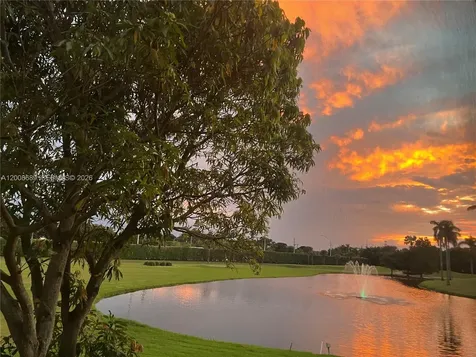 9820 S Hollybrook Lake Drive Pembroke Pines FL 33025