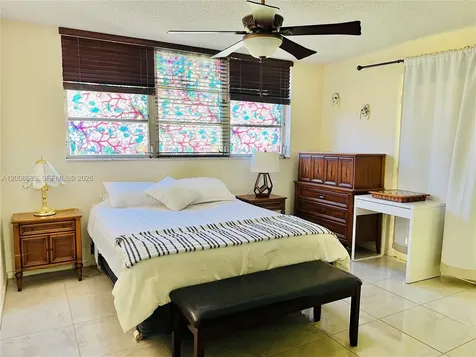 9820 S Hollybrook Lake Drive Pembroke Pines FL 33025