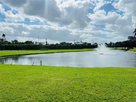 9820 S Hollybrook Lake Drive Pembroke Pines FL 33025