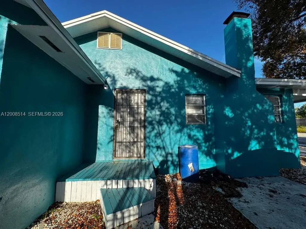 1121 NW 40th Street Miami FL 33127