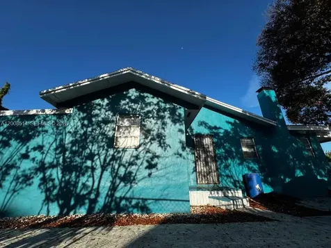 1121 NW 40th Street Miami FL 33127
