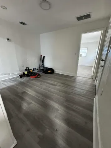 1121 NW 40th Street Miami FL 33127