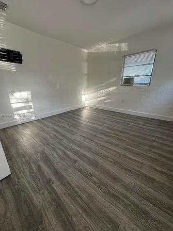 1121 NW 40th Street Miami FL 33127
