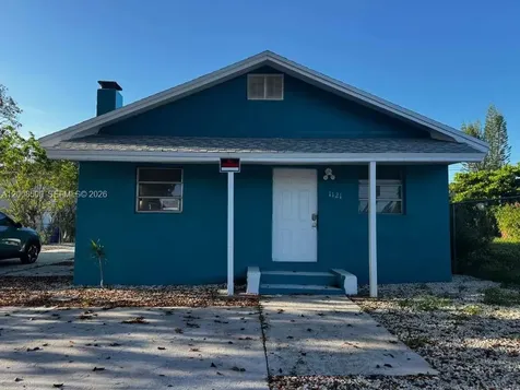 1121 NW 40th Street Miami FL 33127