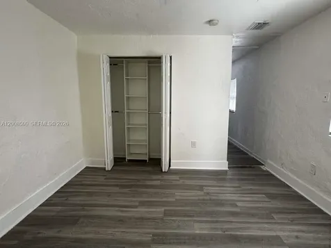 1121 NW 40th Street Miami FL 33127