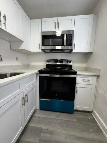 1121 NW 40th Street Miami FL 33127