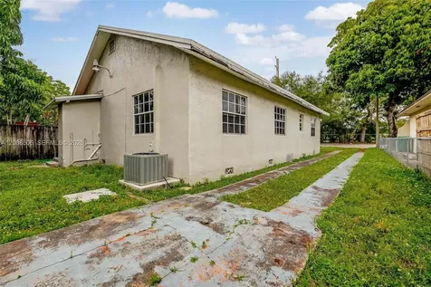2800 SW 16th Terrace Miami FL 33145