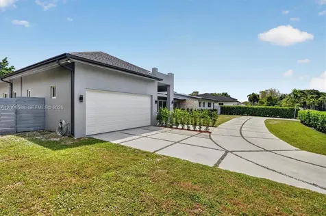 11811 SW 82nd Road Miami FL 33156