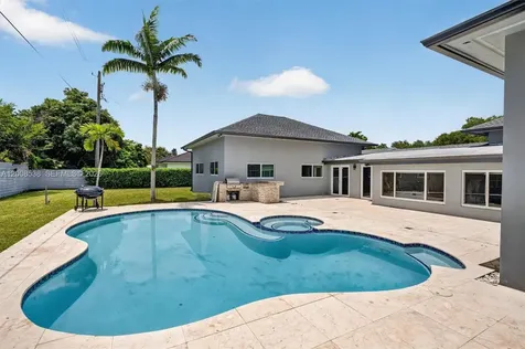 11811 SW 82nd Road Miami FL 33156