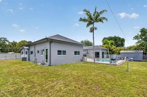 11811 SW 82nd Road Miami FL 33156
