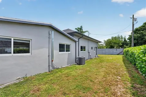 11811 SW 82nd Road Miami FL 33156