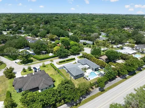11811 SW 82nd Road Miami FL 33156