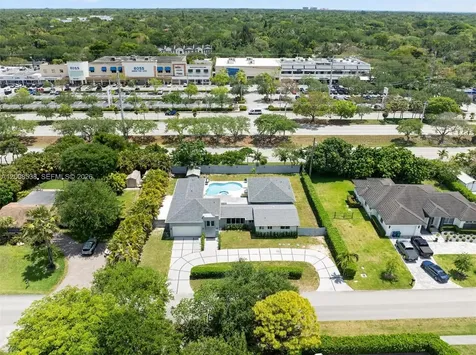 11811 SW 82nd Road Miami FL 33156