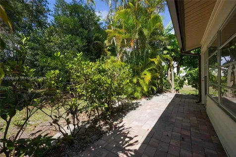 1031 Pine Isle Lane Naples FL 34112