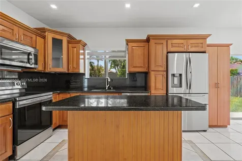 9576 SW 162nd Path Miami FL 33196