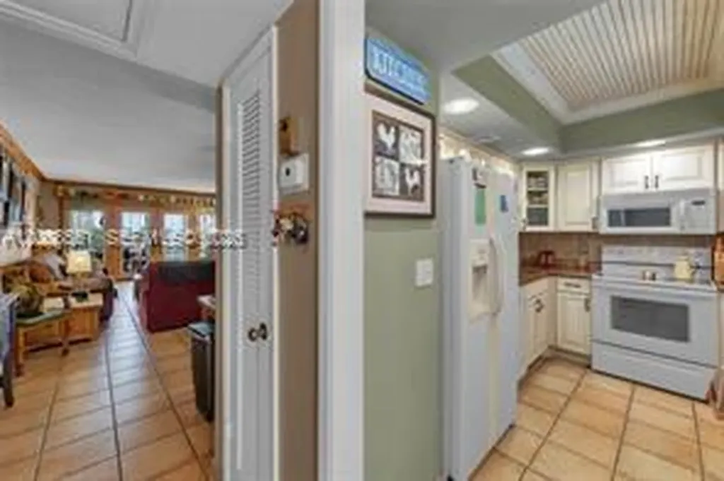 3050 NE 48th Court Lighthouse Point FL 33064