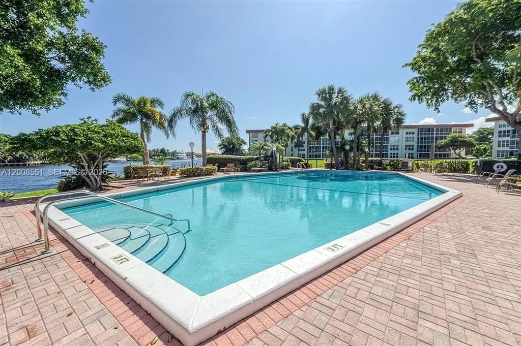 3050 NE 48th Court Lighthouse Point FL 33064