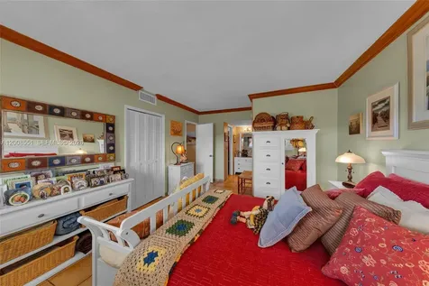 3050 NE 48th Court Lighthouse Point FL 33064