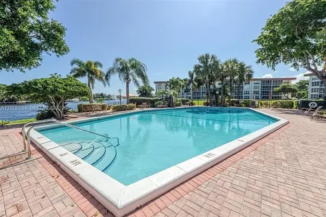 3050 NE 48th Court Lighthouse Point FL 33064