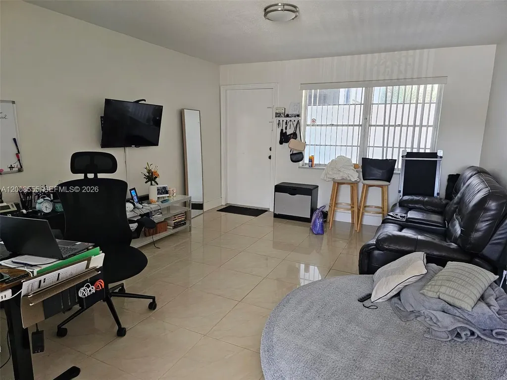 900 Tallwood Avenue Hollywood FL 33021