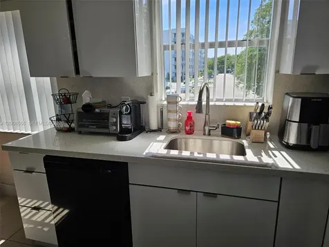 900 Tallwood Avenue Hollywood FL 33021