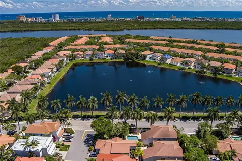 1125 Queen Palm Court Hollywood FL 33019