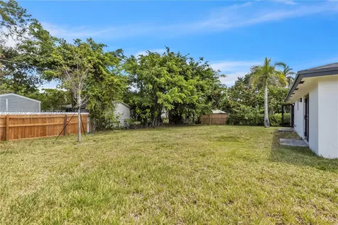 152 NW 18 Street Homestead FL 33030