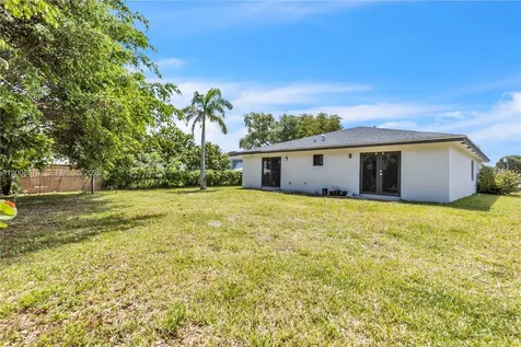 152 NW 18 Street Homestead FL 33030