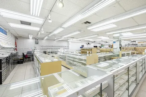 777 NW 72nd Avenue Miami FL 33126