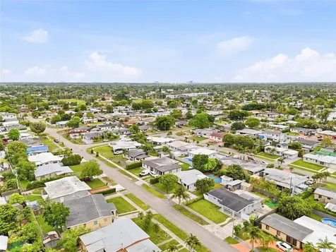 10860 SW 40th Terrace Miami FL 33165