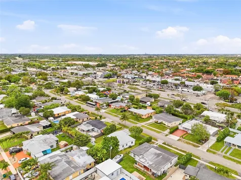10860 SW 40th Terrace Miami FL 33165